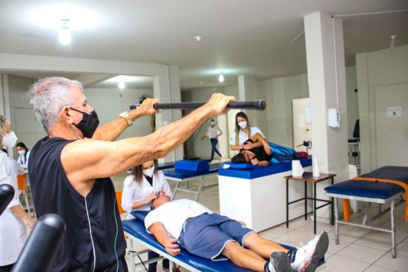 Centro de Reabilita&ccedil;&atilde;o atende pacientes com sequelas da Covid-19 em Divin&oacute;polis