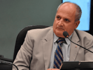L&iacute;der do Governo&nbsp;cancela agenda de compromissos ap&oacute;s repetir teste da Covid e novamente o resultado d&aacute; positivo