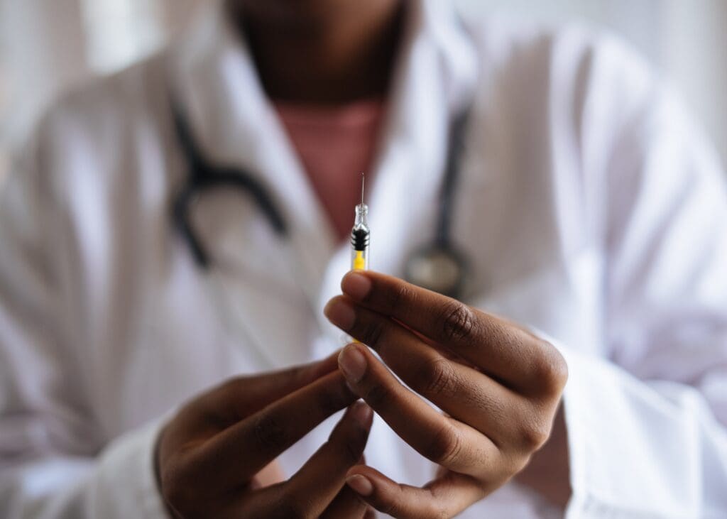 Vacinação contra Covid-19 é paralisada em Divinópolis por falta de doses