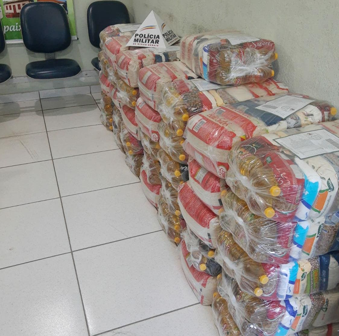PM e Secretaria de Assistência Social arrecadam alimentos para famílias afetadas pelo isolamento contra a COVID-19