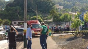 Urgente: Adolescente invade escola e mata 3 crian&ccedil;as e uma professora no Oeste de SC