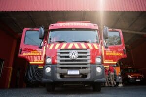 Leandro Ferreira: incêndio em prédio comercial é controlado pelo Corpo de Bombeiros