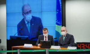Brasil chega a 454.623 &oacute;bitos e registra nesta quarta-feira (26) 2.399 mortes por Covid