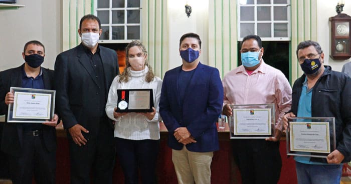 Câmara de Itapecerica homenageia servidores da saúde pelo trabalho no combate à pandemia