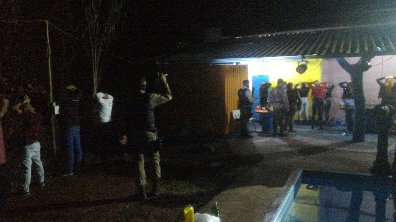 PM e vigilância sanitária interrompem festa clandestina na Comunidade rural de Cacôco do Meio