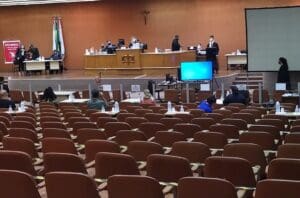Jovem que matou colega em escola p&uacute;blica tradicional &eacute; condenado por homic&iacute;dio duplamente qualificado