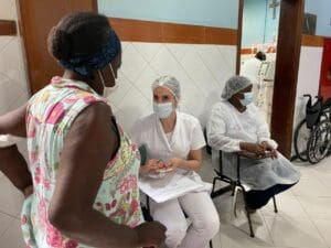 Pacientes renais recebem vacina contra Covid-19