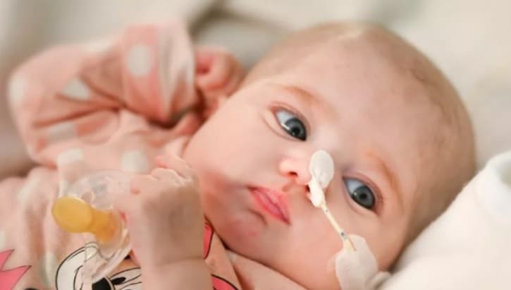 Transplante de coração inédito no mundo salva bebê de apenas 2 meses