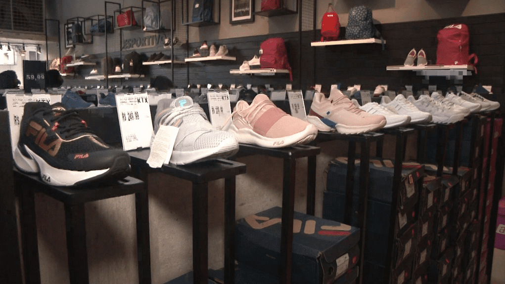 Loja de calçados traz o conceito do autoatendimento