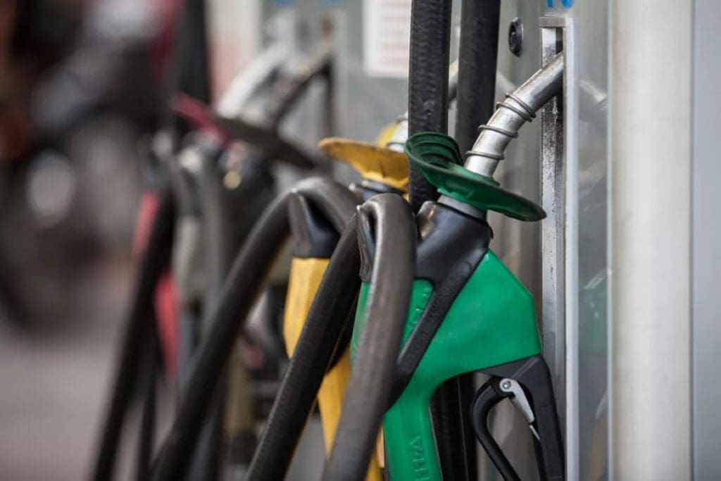 Preço do diesel pode aumentar mais R$ 0,10 com retorno de impostos