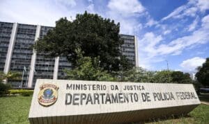 Cerca de 320 mil participam de concurso p&uacute;blico para a Pol&iacute;cia Federal