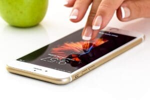 Alerta: Mulher perde R$200 mil em golpe no Tinder