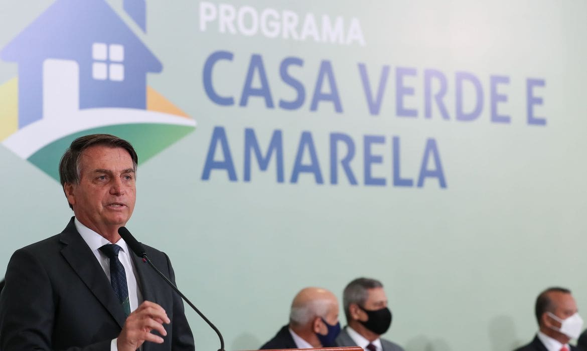 Durante entrega de casas, Bolsonaro defende uso de hidroxicloroquina