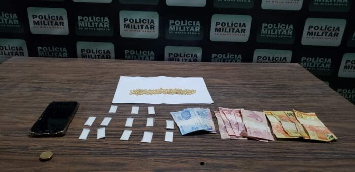 PM apreende 127 pedras de crack e papelotes de cocaína
