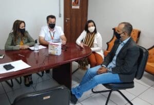 CDL Divin&oacute;polis doa 14.500 seringas para vacina contra covid-19