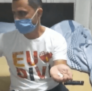 Ap&oacute;s testar positivo para Covid-19, prefeito de Divin&oacute;polis faz tratamento para prevenir trombose; veja v&iacute;deo