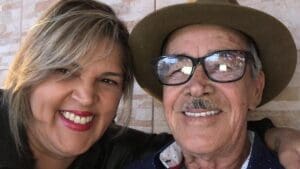 Madrasta de Gusttavo Lima exp&otilde;e vida humilde que o pai do cantor leva no interior