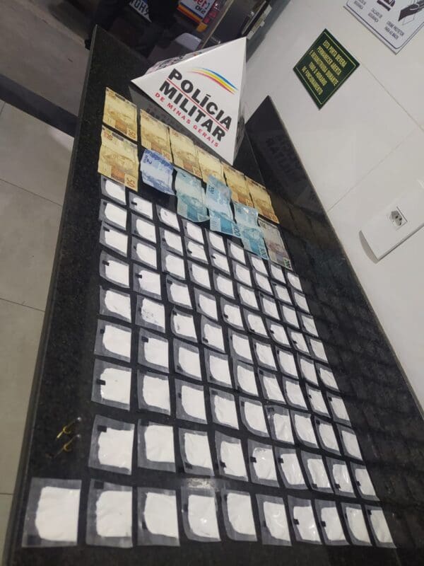 Mais de 80 papelotes de cocaína são apreendidos