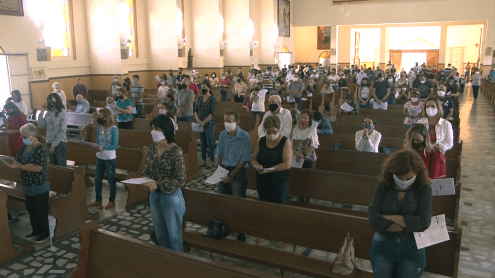 Em meio à pandemia, fieis celebram Corpus Christi em Divinópolis
