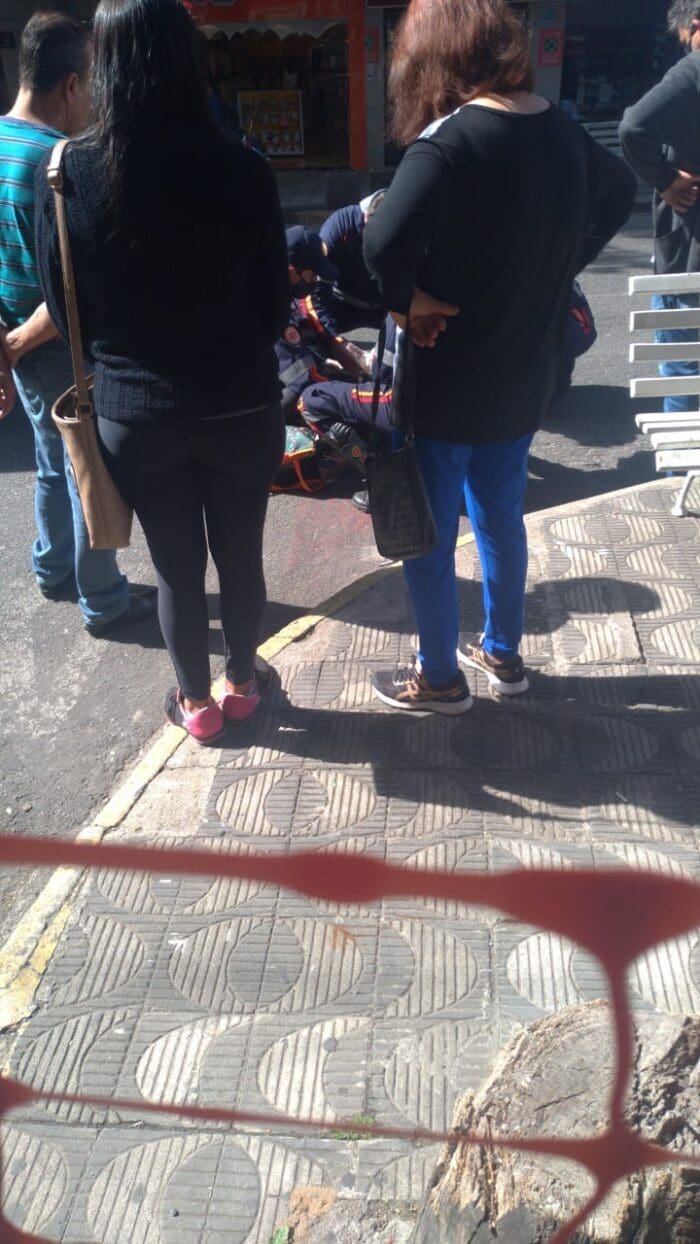 Mulher é atropelada no centro de Divinópolis