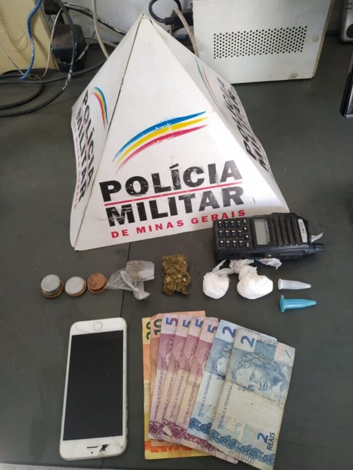 Atendendo a denúncia, Polícia Militar apreende drogas em residência