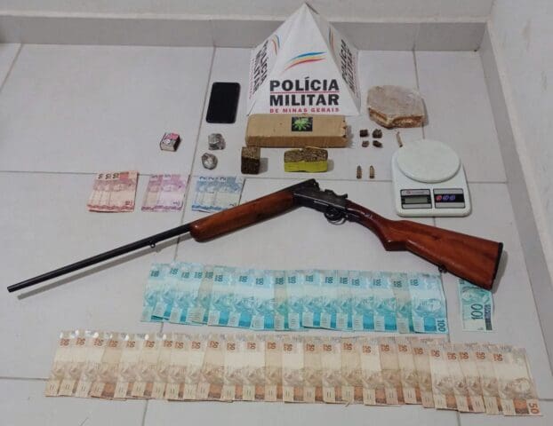 Drogas e mais de R$3 mil são encontrados dentro de guarda-roupa