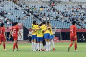 Sele&ccedil;&atilde;o feminina goleia China na estreia do Brasil na Ol&iacute;mpiada
