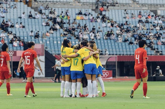 Seleção feminina goleia China na estreia do Brasil na Olímpiada