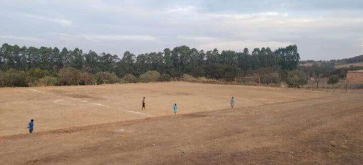 Semej e Semsur revitalizam campo do Vila das Roseiras
