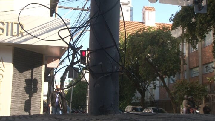 fiação solta no centro