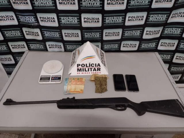 PM apreende drogas e outros objetos com denunciado por tráfico