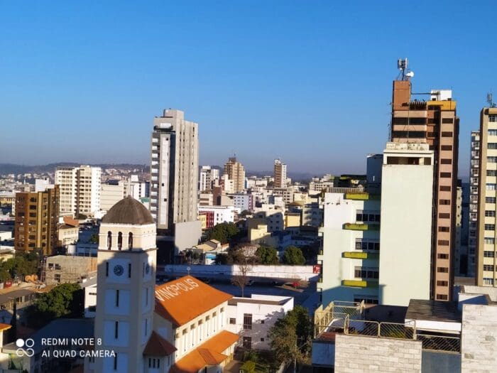 Tempo segue estável em Divinópolis devido à presença de massa de ar seco