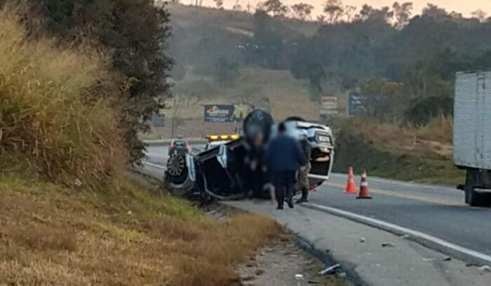 Acidente envolvendo seis pessoas na MG 050