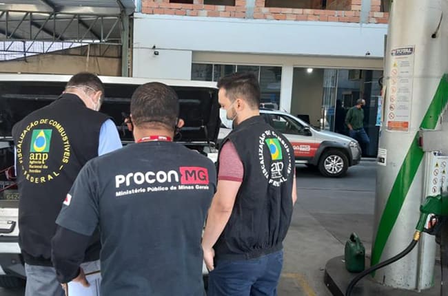 Em ação conjunta autoridades encontraram gasolina adulterada em postos de combustíveis de Minas Gerais
