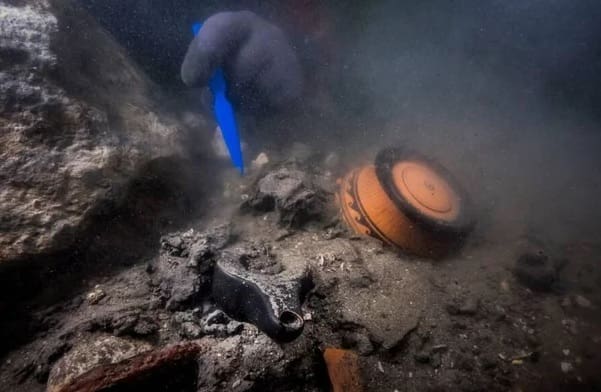 Navio de guerra é descoberto em cidade submersa após 2 mil anos