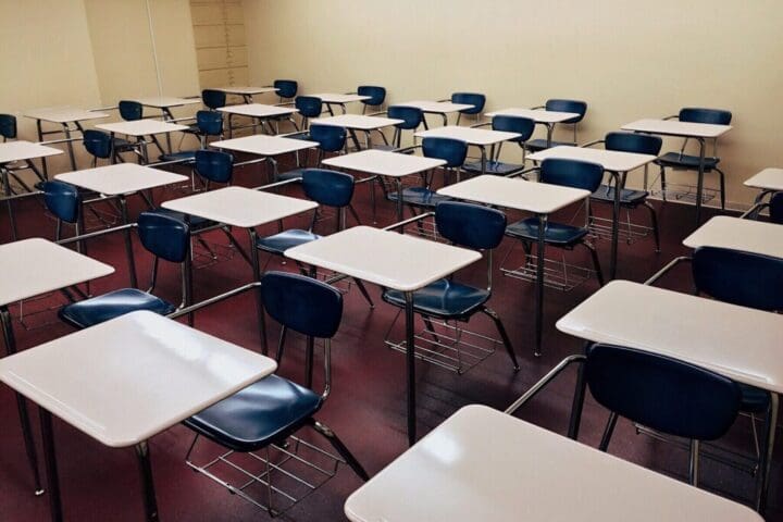 Superintendência Regional de Ensino tira dúvidas de pais sobre retorno de aulas presenciais em Divinópolis