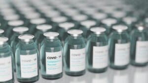 Divin&oacute;polis j&aacute; recebeu quase 360 mil doses de vacinas contra a Covid-19