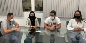 Prefeito grava v&iacute;deo sobre a &lsquo;Xepa da vacina&rsquo;