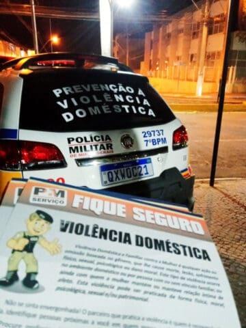 Militares da Patrulha de Prevenção a Violência Doméstica conscientizam população durante Campanha Agosto Lilás