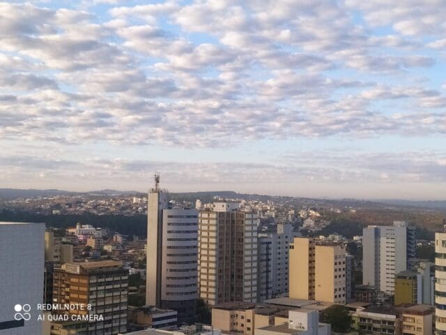 Combinação de calor e alta umidade do ar deve provocar pancadas típicas da primavera em MG