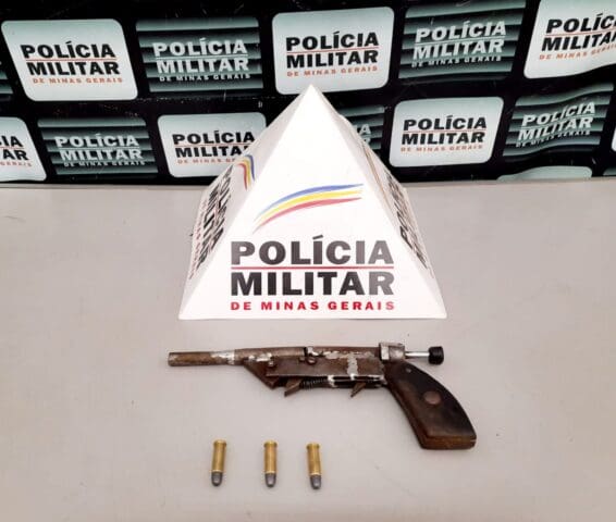 PM prende trio com arma de fogo e munições, após ameaçaram jovem em Limas do Pará