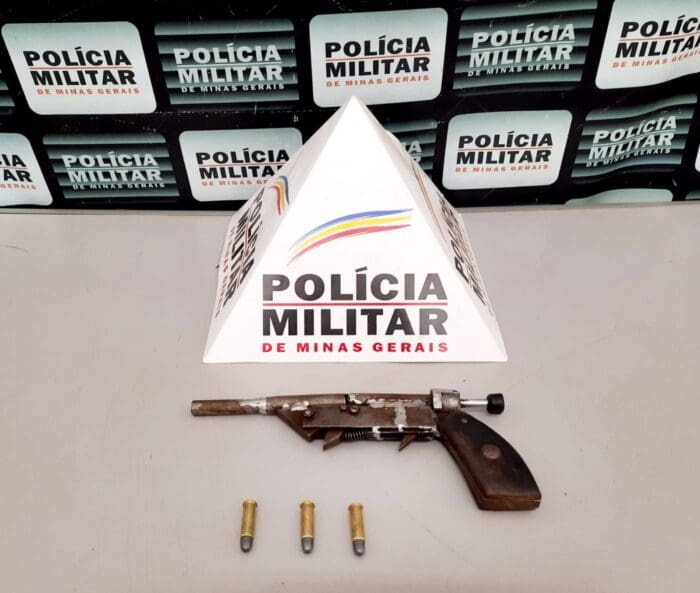 PM prende trio com arma de fogo e munições, após ameaçaram jovem em Limas do Pará
