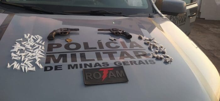 Itatiaiuçu: PM apreende armas e drogas e prende acusado