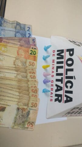 PM apreende 06 pinos de cocaína com motociclista inabilitado em Torneiros