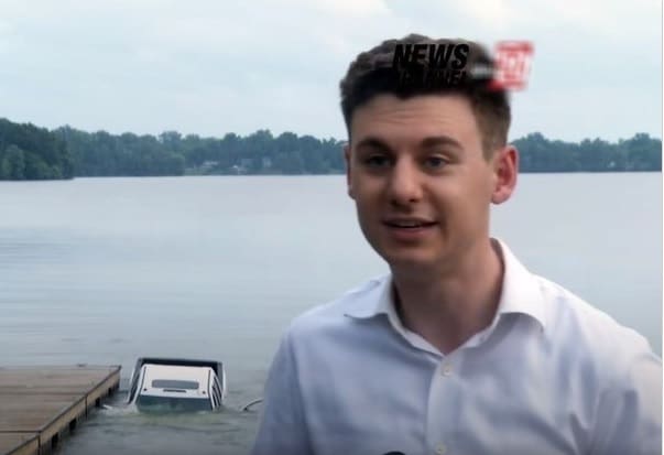 Reportagem ao vivo flagra carro afundando em lago