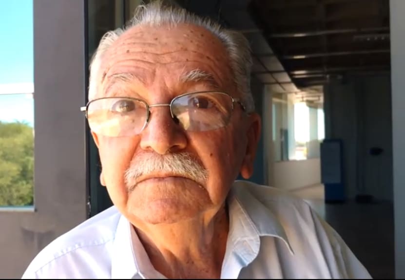 Sr. Carlos é um homem de sorte, pelo menos para os outros. Vendeu os principais prêmios de loteria em Divinópolis