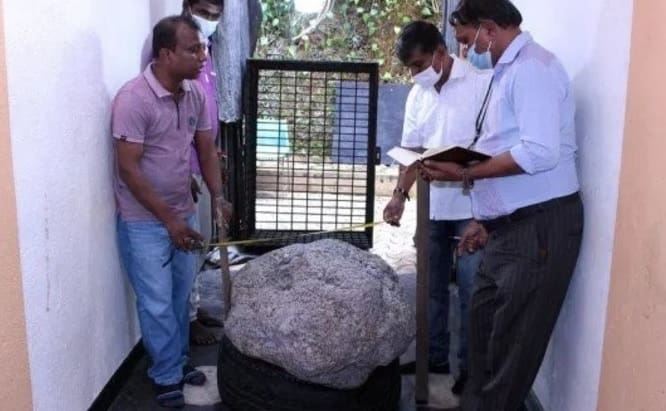 Grupo de escavadores encontram pedra gigante avaliada em mais de 500 milhões de reais