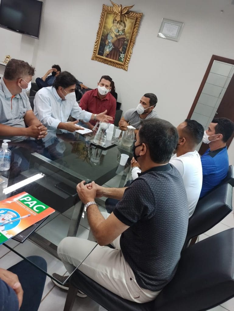 Domingos Sávio assina com Prefeito ordem de serviço para início de obras