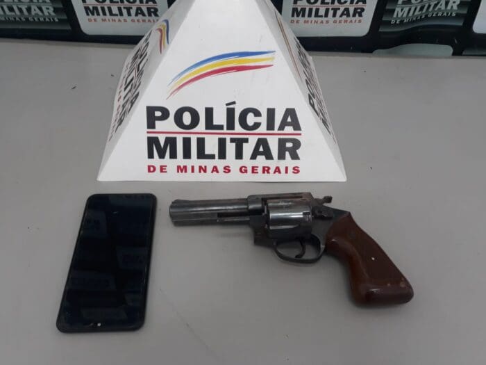 PM prende acusado de duplo homicídio em bar