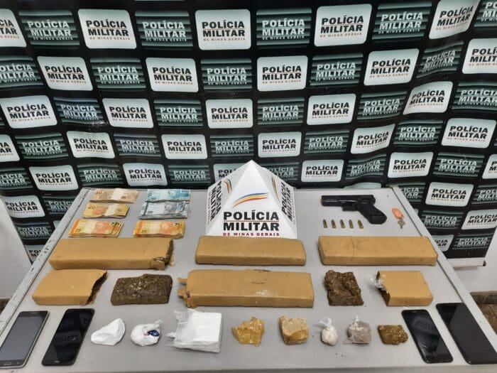 PM apreende barras de maconha, porções de crack e cocaína, com dupla
